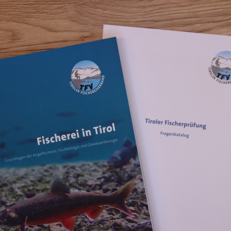 Buch inkl Fragenkatalog-3.JPG